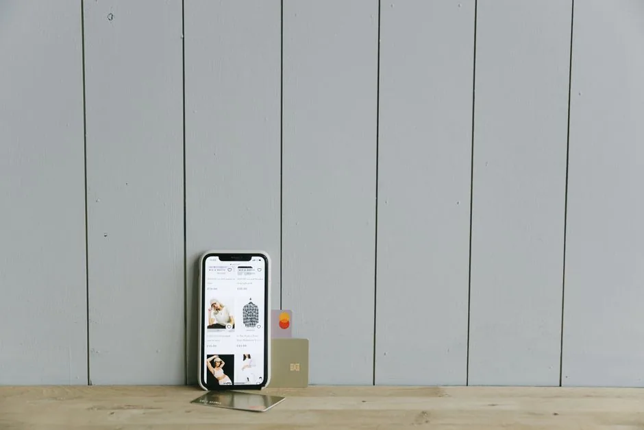 Centro logístico en Barcelona preparando envíos internacionales para optimizar la distribución de tiendas online y vendedores de comercio electrónico.