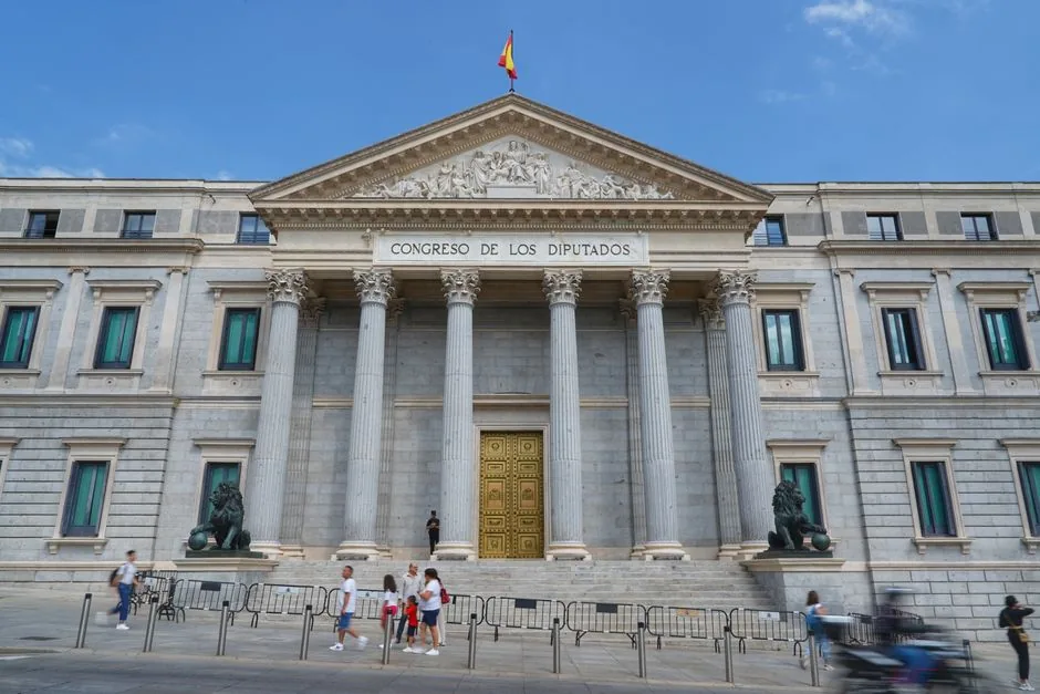Imagen que muestra el calendario fiscal 2026 con más de diez fechas de presentación de declaraciones para autónomos, resaltando la presión operativa y la necesidad de automatizar la contabilidad