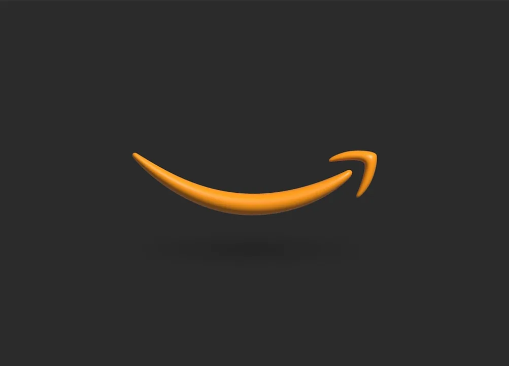 Emprendedor analiza las implicaciones fiscales de vender en Amazon como particular para evitar sanciones de Hacienda